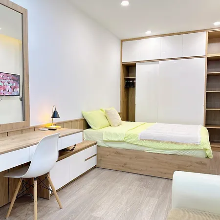 Riverside House Near Airport. Suite Co Phong Khach Rieng
